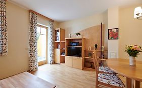 DAS BURGENNEST mit Bademantelgang zur Therme, Garten, Parkplatz, Fast WIFI